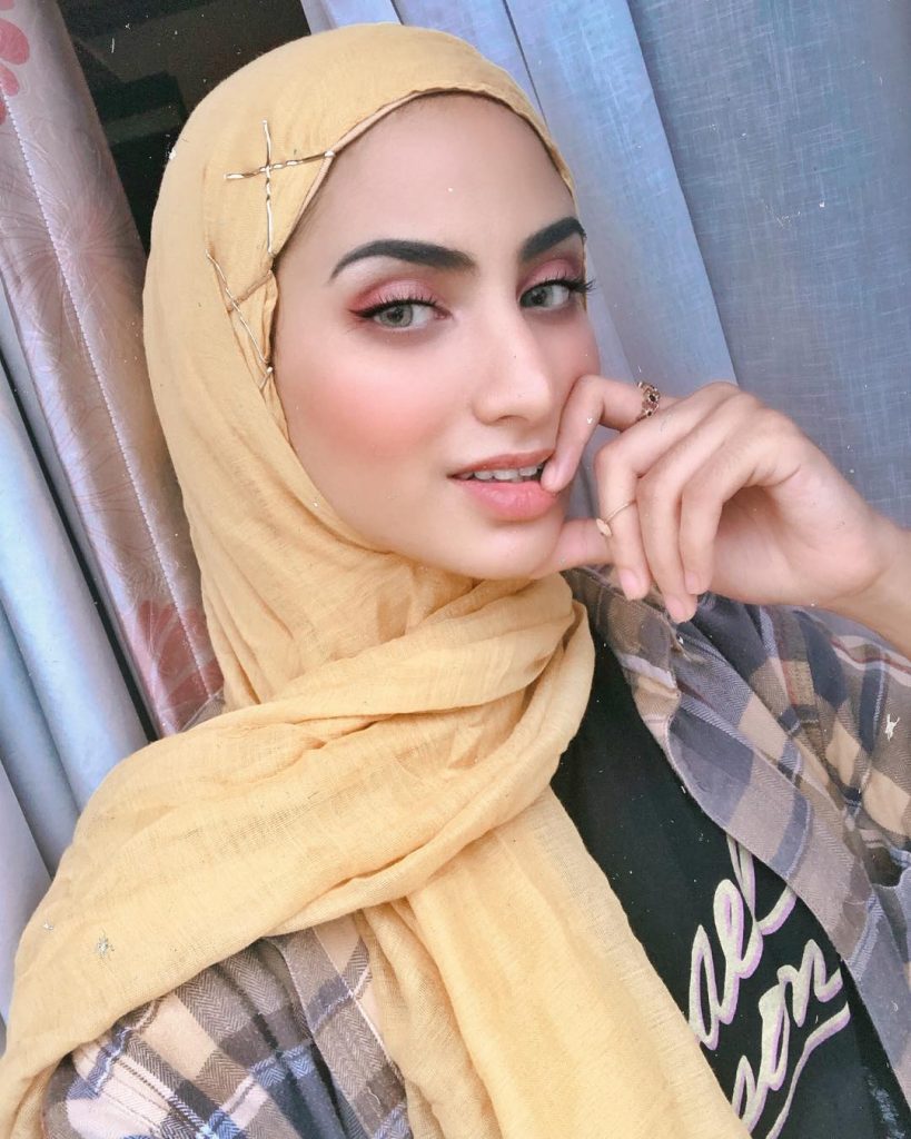 Selebgram Hijaber Munira Agile