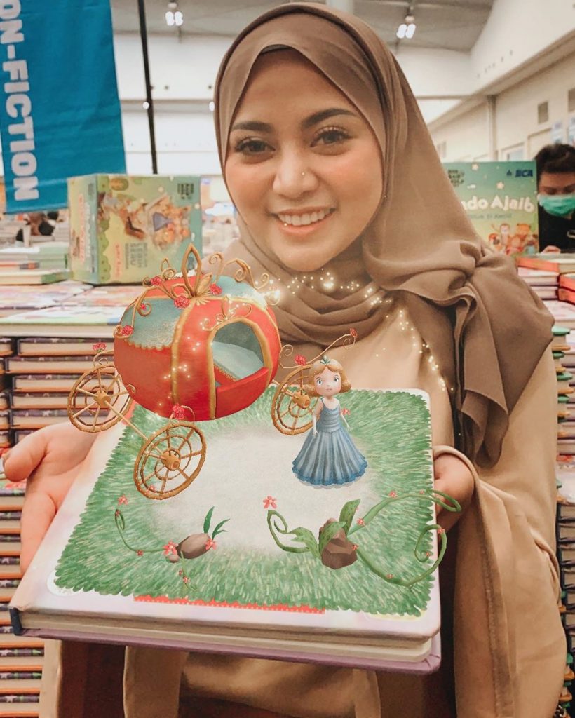 Beauty Influencer Terkenal Rachel Vennya