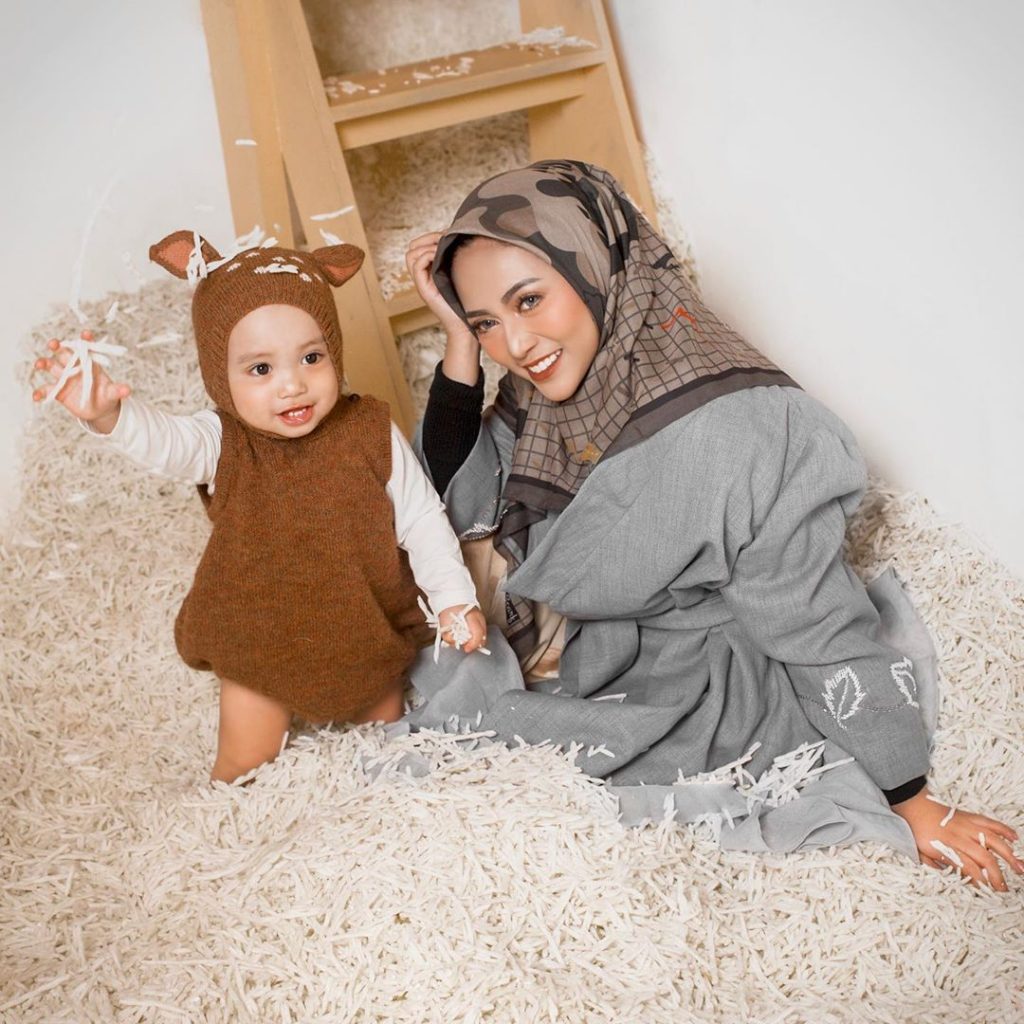 Influencer Ibu Muda Rachel Vennya