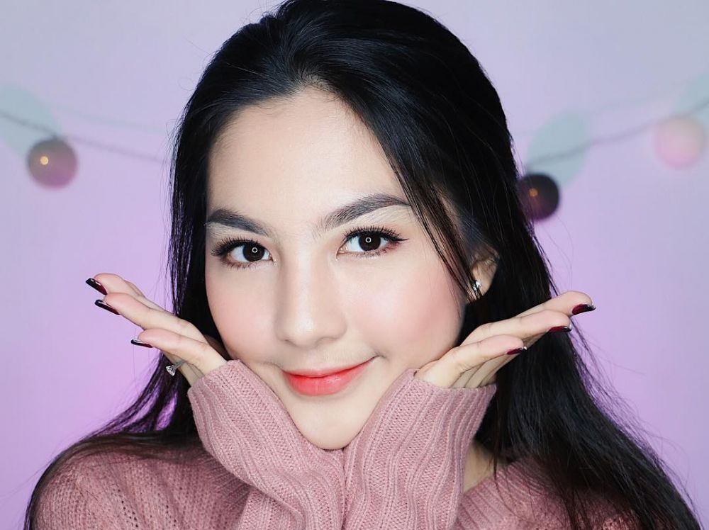 Youtube Influencer Indonesia Devienna Make Up