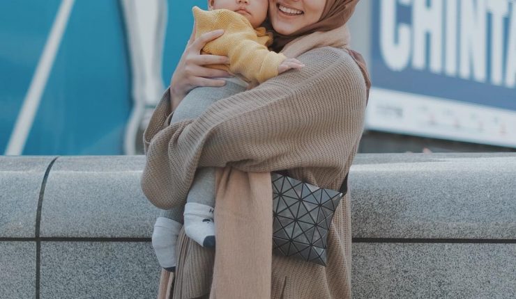 Selebgram Mom Indonesia Dwi Handayani Syah Putri
