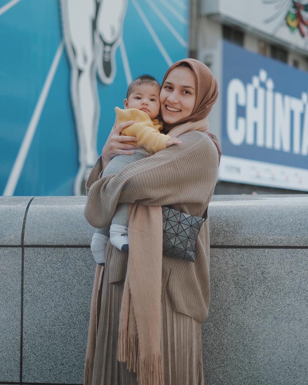 Selebgram Mom Indonesia Dwi Handayani Syah Putri
