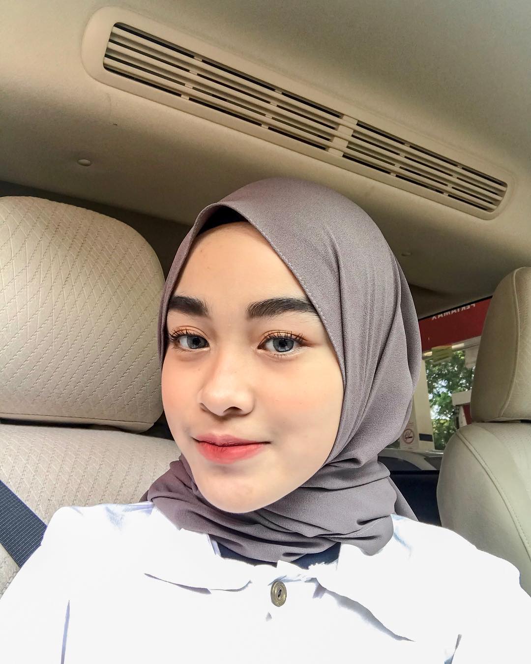 Selebgram Hijab Diniyah Nurmala