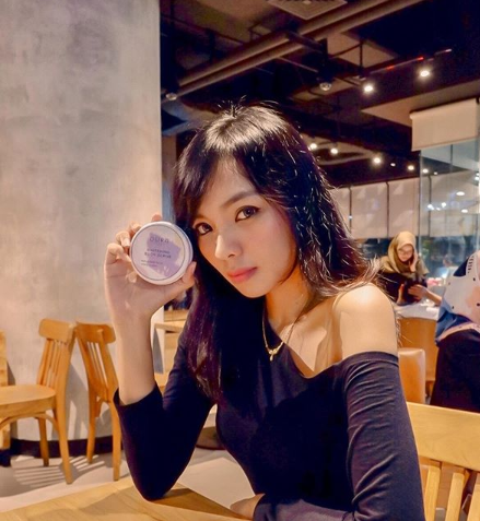 Beauty Influencer Surabaya Ezrani Tasiam