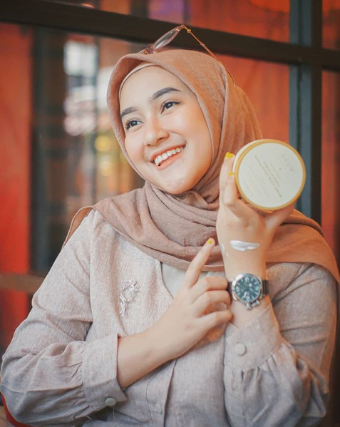 Beauty Influencer Surabaya Kenasti Putri