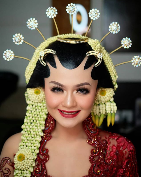 Make Up Artist Semarang Dikyrinandi