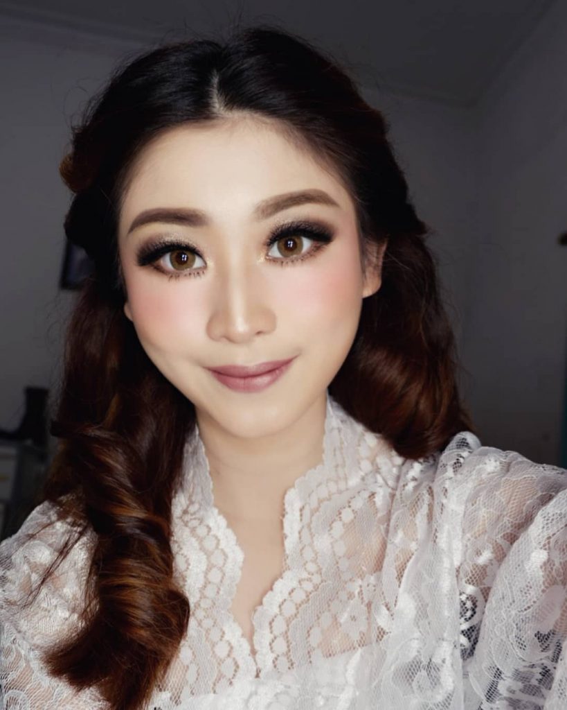 Make Up Artist Surabaya Feriana