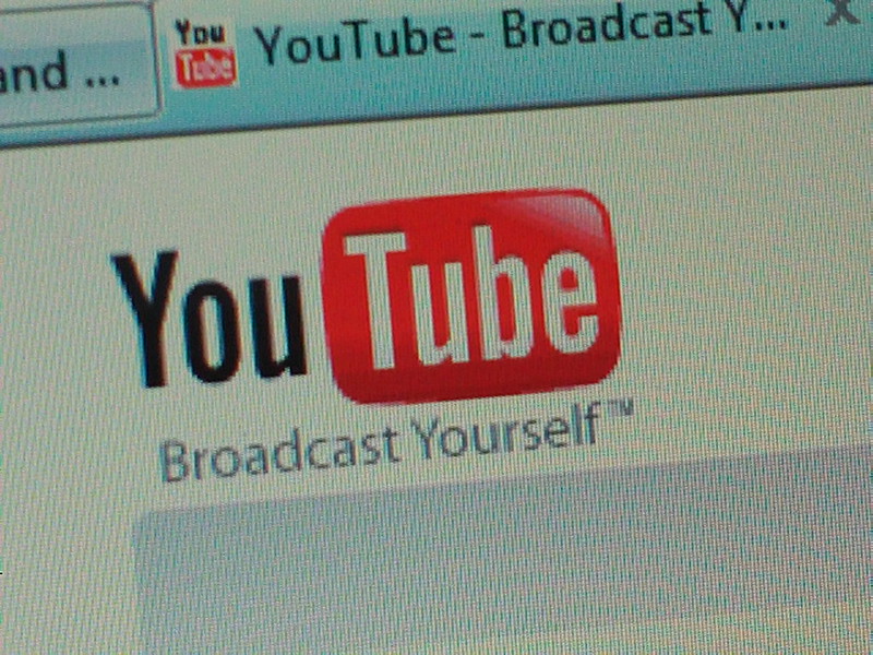 4 Cara Mendapatkan Penghasilan dari YouTube 4 Cara Mendapatkan Penghasilan dari YouTube