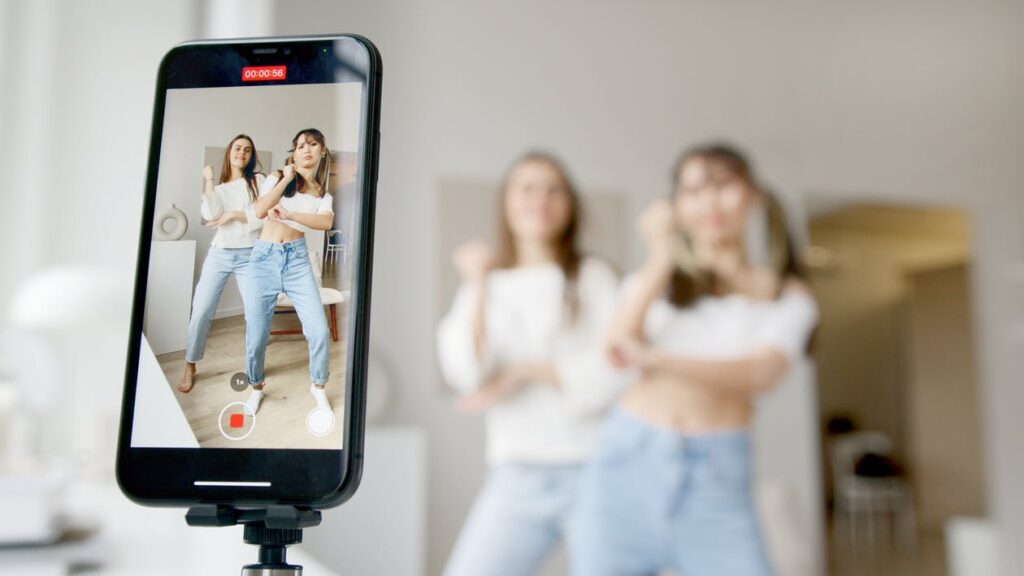 Influencer Influencer